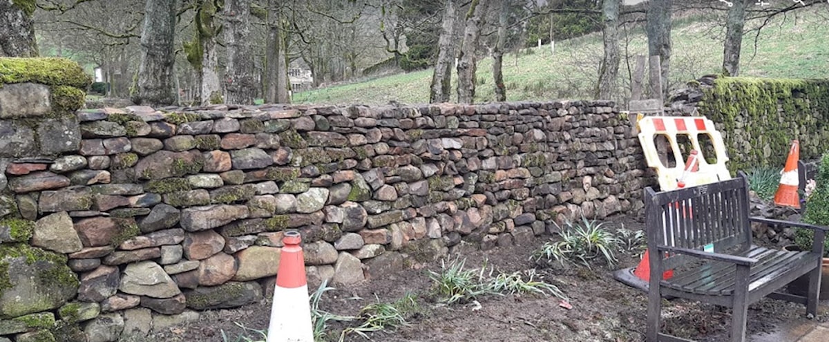Masonry wall, Barley green